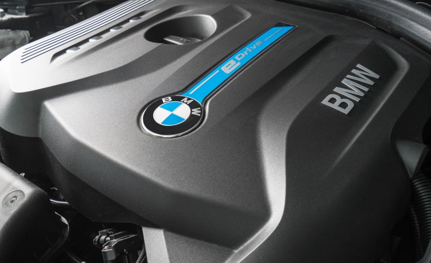 2017-BMW-330e-iPerformance-1051-876x535